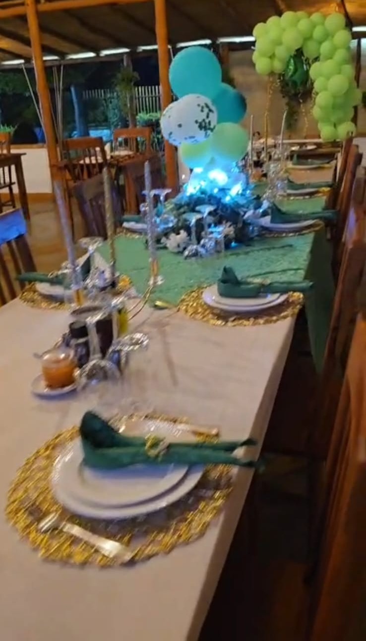 Mesa ornamentada para eventos